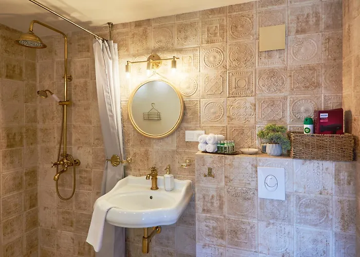 Alma 1910 Villa Starosel